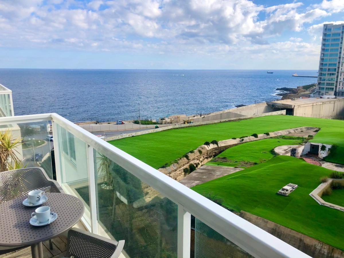 Stylish Seaview Apartment In A Prime Location Sliema Bagian luar foto