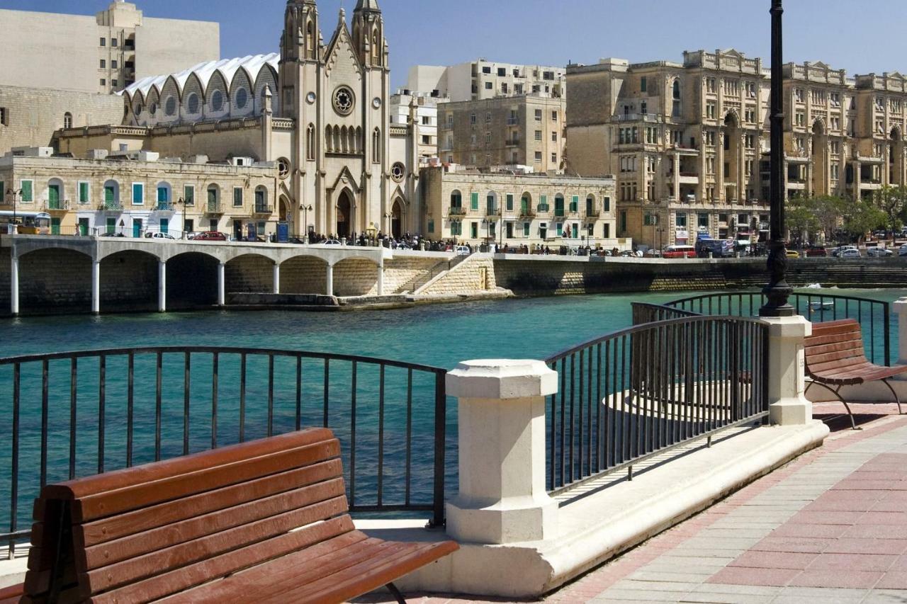 Stylish Seaview Apartment In A Prime Location Sliema Bagian luar foto