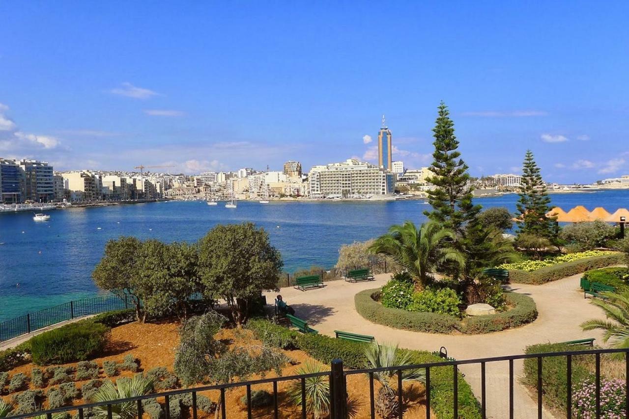 Stylish Seaview Apartment In A Prime Location Sliema Bagian luar foto