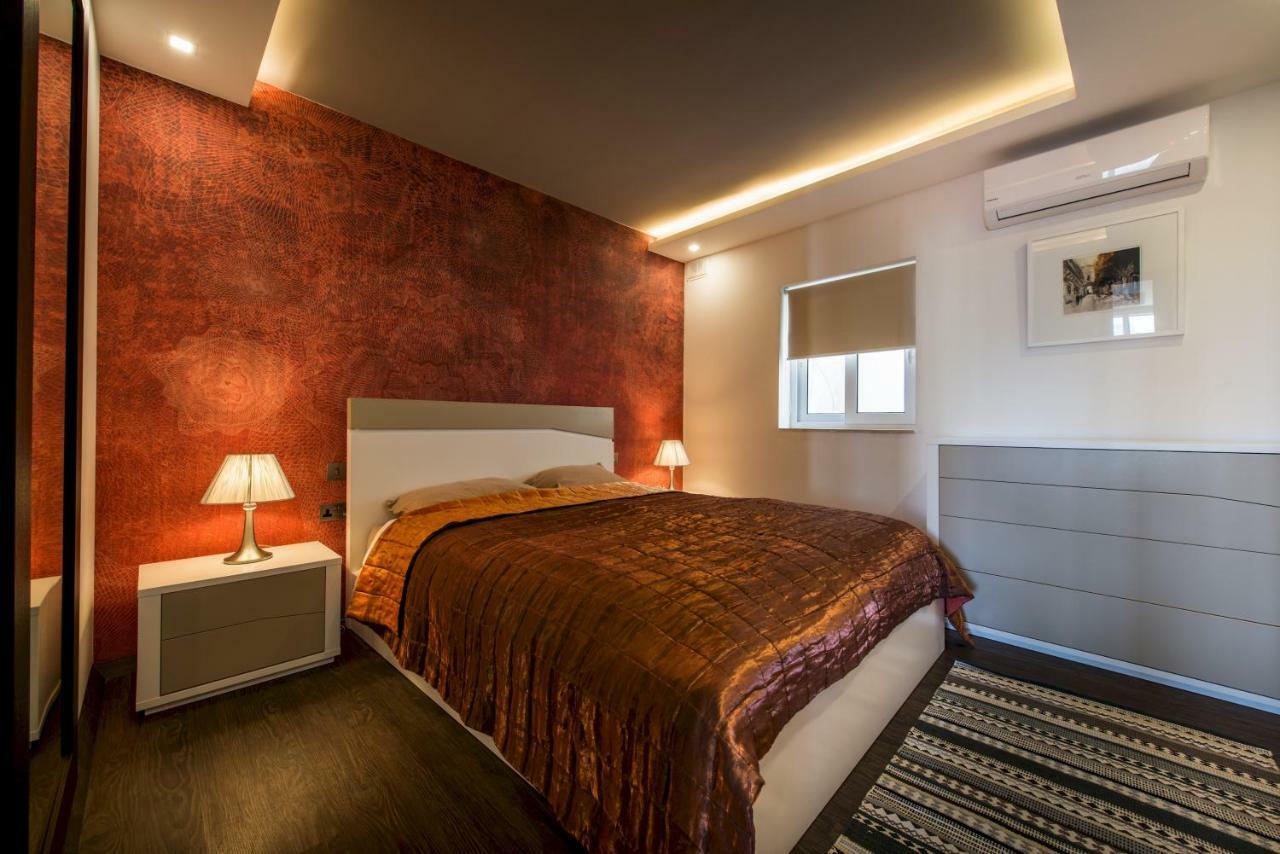 Stylish Seaview Apartment In A Prime Location Sliema Bagian luar foto